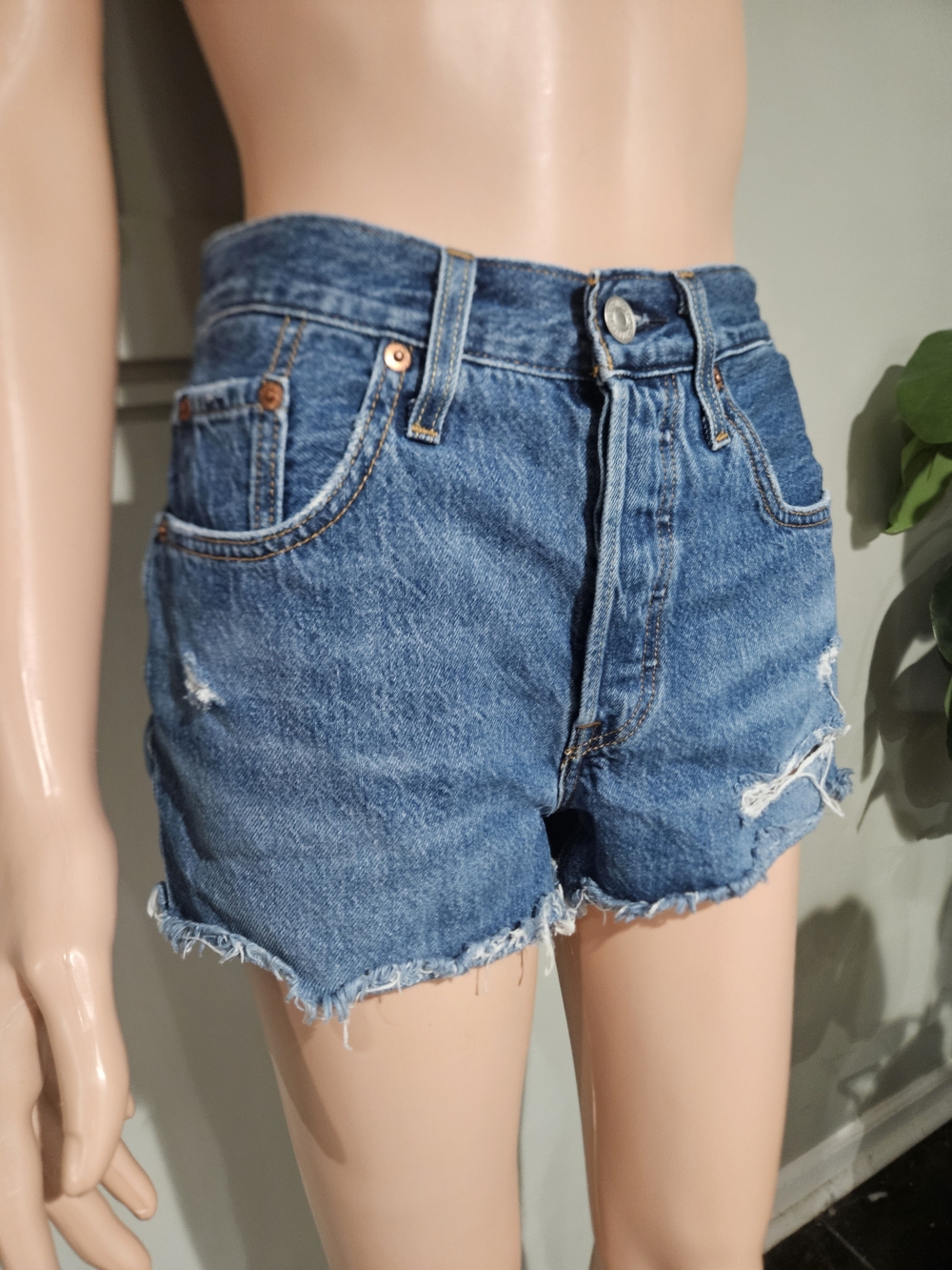 Levi's 501 Original Distressed Denim Cutoff Shorts Medium Wash Size W25 - Picture 15 of 16